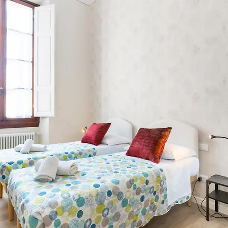 I Renai - Ponte Delle Grazie Modern Apartment Florence