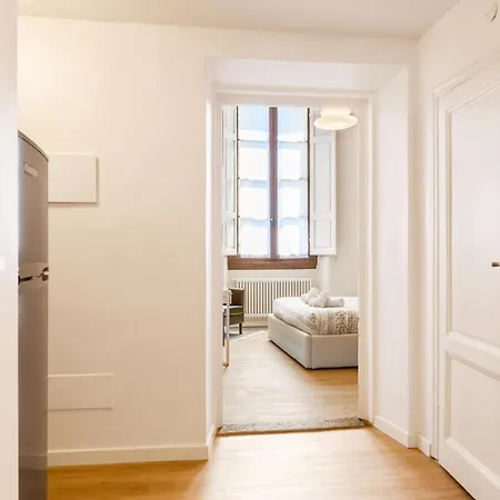 I Renai - Ponte Delle Grazie Modern Apartment Florence